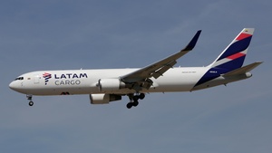 Photo of N532LA - Boeing 767-316F operated by LATAM Cargo Colombia
