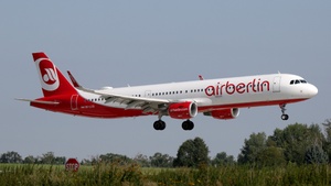 Photo of OE-LCO - Airbus A321-211 operated by Air Berlin (opb Niki)