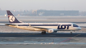 Photo of SP-LIL - Embraer ERJ-175LR operated by LOT Polish Airlines