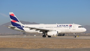 Photo of CC-BAM - Airbus A320-232 operated by LATAM Airlines