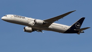 Photo of D-ABPB - Boeing 787-9 Dreamliner operated by Lufthansa