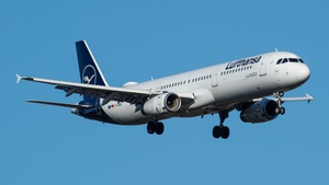Photo of D-AIRH - Airbus A321-131 operated by Lufthansa