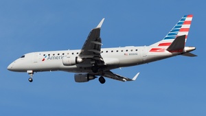 Photo of N106HQ - Embraer ERJ-175LR operated by American Eagle (opb Republic Airways)