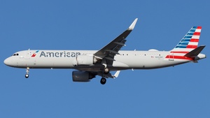 Photo of N303NY - Airbus A321-253NY operated by American Airlines