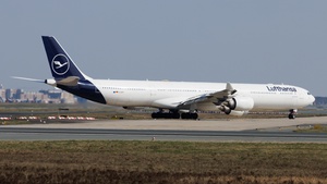 Photo of D-AIHF - Airbus A340-642 operated by Lufthansa