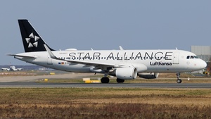 Photo of D-AIUA - Airbus A320-214 operated by Lufthansa