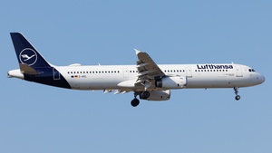 Photo of D-AIRL - Airbus A321-131 operated by Lufthansa