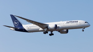 Photo of D-ABPM - Boeing 787-9 Dreamliner operated by Lufthansa