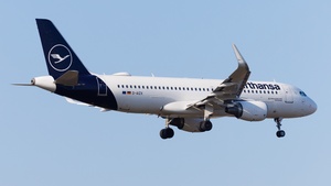 Photo of D-AIZX - Airbus A320-214 operated by Lufthansa