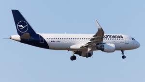 Photo of D-AIWA - Airbus A320-214 operated by Lufthansa