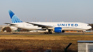Photo of N77012 - Boeing 777-224(ER) operated by United Airlines