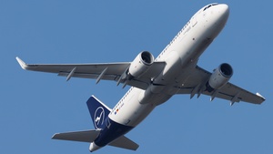 Photo of D-AIWA - Airbus A320-214 operated by Lufthansa