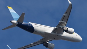Photo of D-AIUT - Airbus A320-214 operated by Discover Airlines