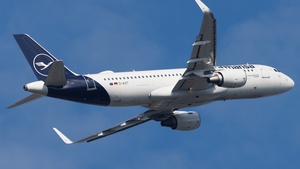 Photo of D-AIZT - Airbus A320-214 operated by Lufthansa