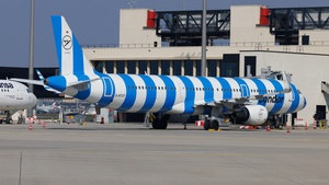 Photo of D-ATCF - Airbus A321-211 operated by Condor
