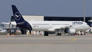 Photo of D-AIRU - Airbus A321-131 operated by Lufthansa
