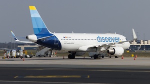 Photo of D-AIUV - Airbus A320-214 operated by Discover Airlines
