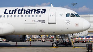 Photo of D-AIQW - Airbus A320-211 operated by Lufthansa