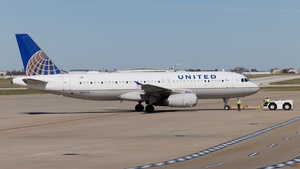 Photo of N447UA - Airbus A320-232 operated by United Airlines