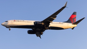 Photo with serial 31990 - Boeing 737-932(ER)