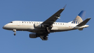 Photo of N657RW - Embraer ERJ-170SE operated by United Express (opb Republic Airways)