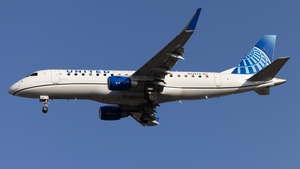 Photo of N725YX - Embraer ERJ-175LR operated by United Express (opb Republic Airways)