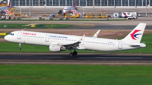 Photo of B-8561 - Airbus A321-211 operated by China Eastern Airlines