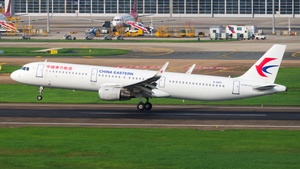 Photo of B-8651 - Airbus A321-211 operated by China Eastern Airlines