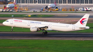 Photo of B-6366 - Airbus A321-211 operated by China Eastern Airlines