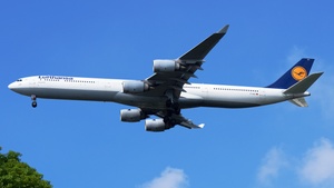 Photo of D-AIHY - Airbus A340-642 operated by Lufthansa