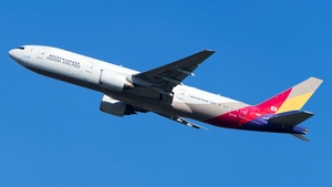 Photo of HL7755 - Boeing 777-28E(ER) operated by Asiana Airlines