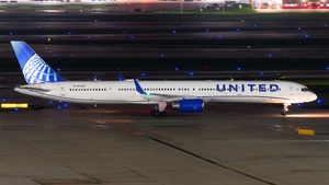 Photo of N57855 - Boeing 757-324 operated by United Airlines
