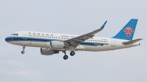 Photo with serial 5693 - Airbus A320-214