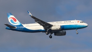 Photo of B-9932 - Airbus A320-232 operated by Chongqing Airlines