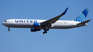 Photo of N660UA - Boeing 767-322(ER) operated by United Airlines