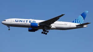 Photo of N204UA - Boeing 777-222(ER) operated by United Airlines