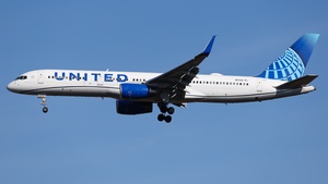 Photo of N17139 - Boeing 757-224 operated by United Airlines