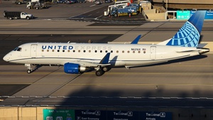 Photo of N621UX - Embraer ERJ-175LL operated by United Express (opb SkyWest Airlines)