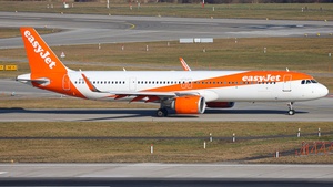 Photo of G-UZME - Airbus A321-251NX operated by easyJet