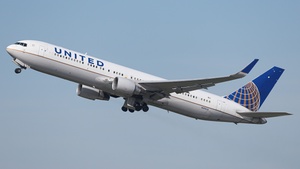 Photo of N685UA - Boeing 767-3CB(ER) operated by United Airlines