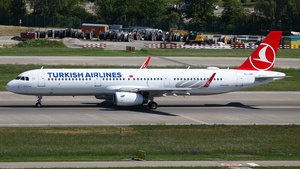 Photo of TC-JSR - Airbus A321-231 operated by Turkish Airlines