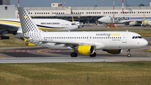 Photo of EC-OFX - Airbus A320-214 operated by Vueling