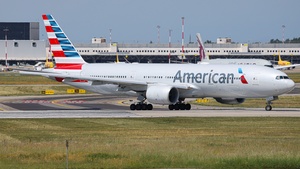 Photo of N771AN - Boeing 777-223(ER) operated by American Airlines