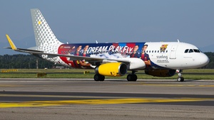 Photo of EC-MQE - Airbus A320-232 operated by Vueling