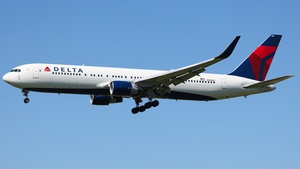Photo with serial 25990 - Boeing 767-332(ER)
