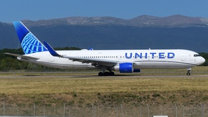 Photo of N641UA - Boeing 767-322(ER) operated by United Airlines
