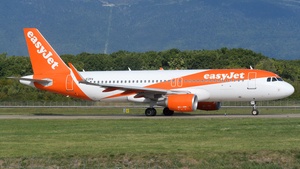 Photo of G-EZPX - Airbus A320-214 operated by easyJet