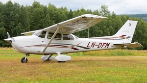 Photo of LN-DFM - Cessna 172S Skyhawk SP operated by Drammen flyklubb