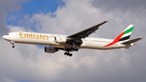 Photo of A6-EMM - Boeing 777-31H operated by Emirates