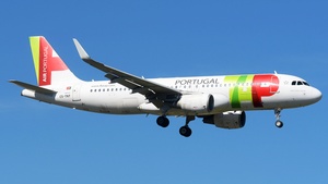 Photo of CS-TNT - Airbus A320-214 operated by TAP Air Portugal